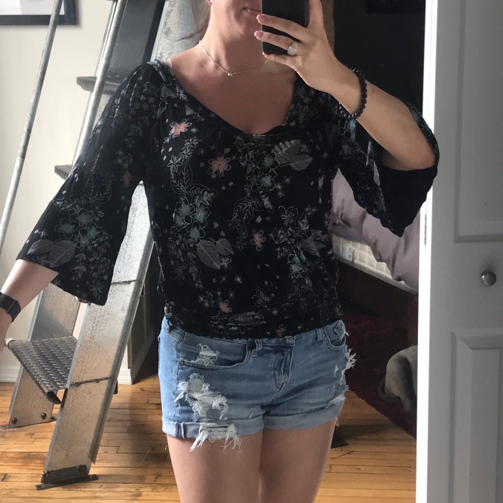American Rag floral flowy, soft, light top. Size L